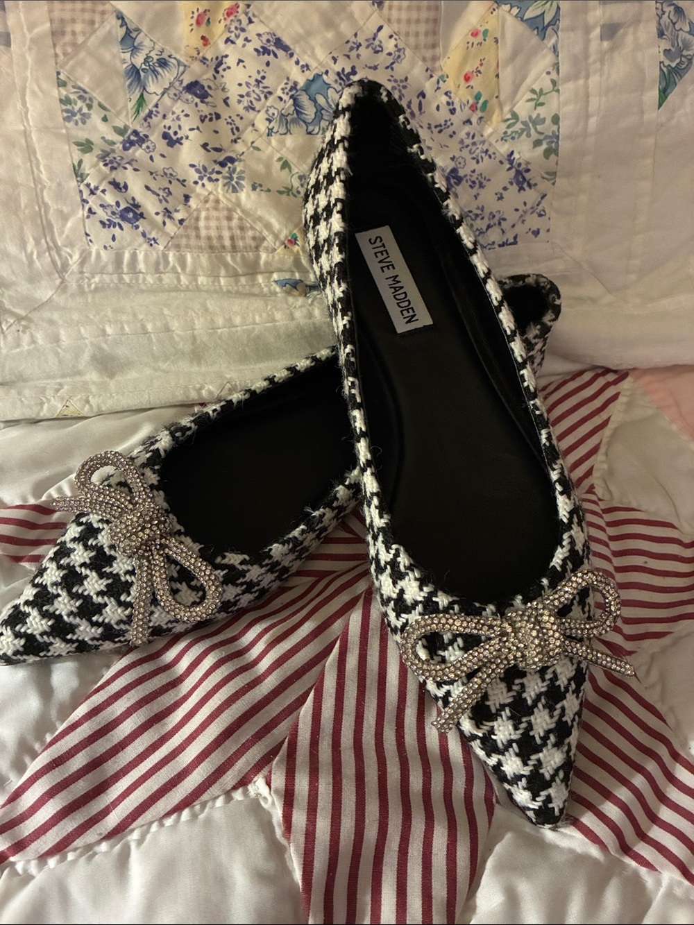 NWOT Steve Madden Black & White Houndstooth Pointed Flats with Crystal Bow Sz 8